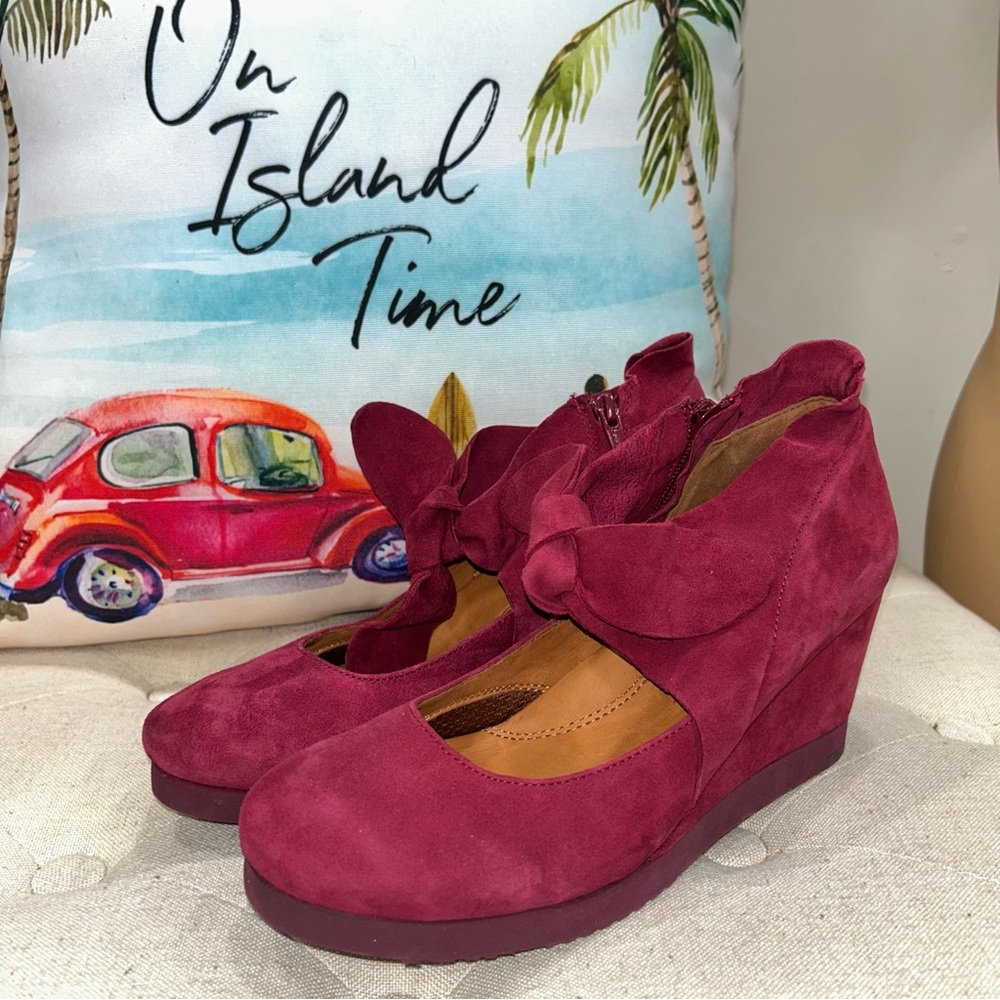 Gentle Souls Dawnest Suede  Leather Red Wine Wedge Shoes Size 8.5